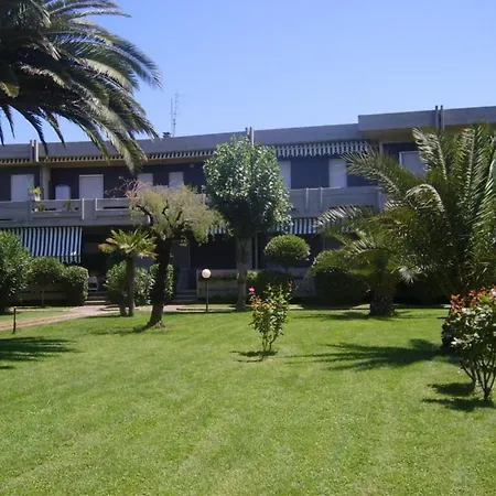 Three-room In Bordering The Beach
