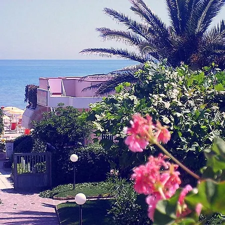 Three-room In Bordering The Beach Сasa de vacaciones Silvi Paese