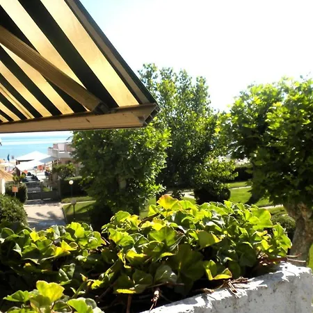 Three-room In Bordering The Beach Сasa de vacaciones *