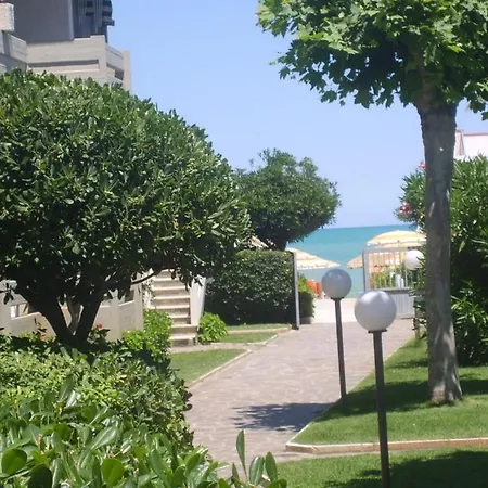 Сasa de vacaciones Three-room In Bordering The Beach Silvi Paese