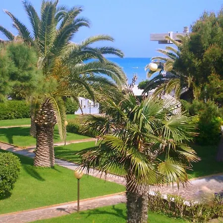 Three-room In Bordering The Beach Сasa de vacaciones