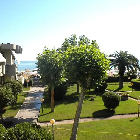 Three-room In Bordering The Beach Сasa de vacaciones *