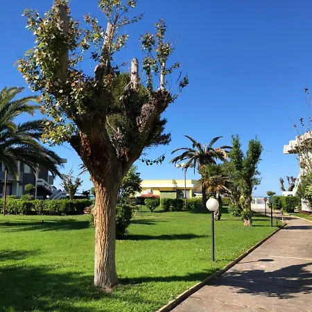Three-room In Bordering The Beach *