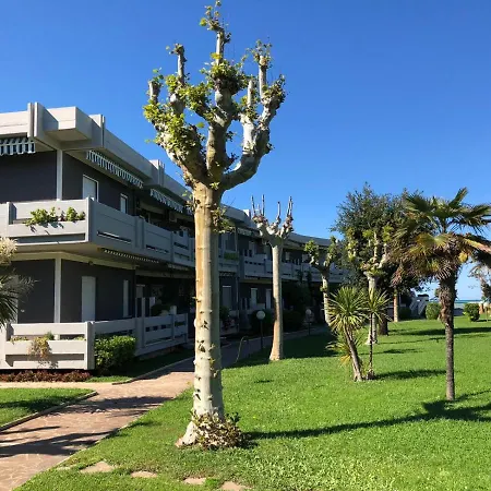 Three-room In Bordering The Beach Сasa de vacaciones *