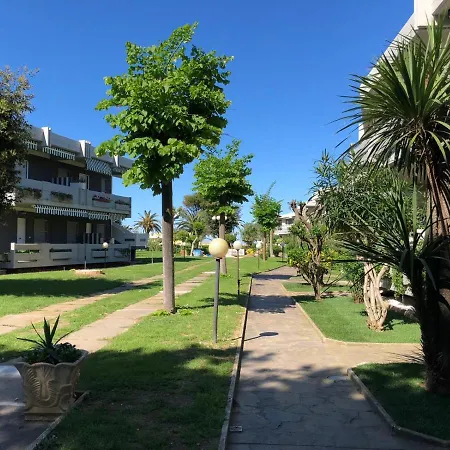 Three-room In Bordering The Beach Сasa de vacaciones *