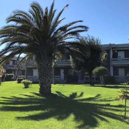 Three-room In Bordering The Beach Сasa de vacaciones