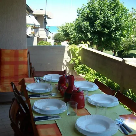 Three-room In Bordering The Beach Сasa de vacaciones