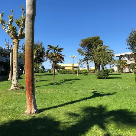 Three-room In Bordering The Beach Сasa de vacaciones