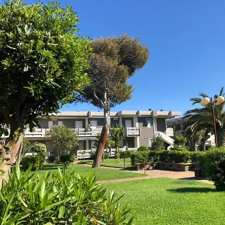 Three-room In Bordering The Beach